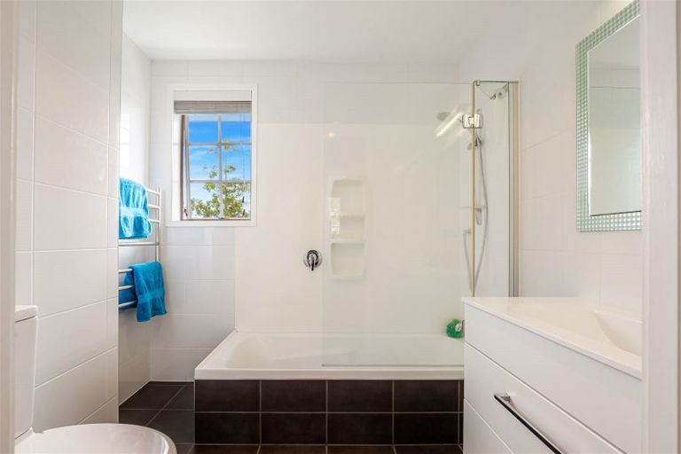 Photo of property in 4/26a Sunnynook Road, Sunnynook, Auckland, 0620