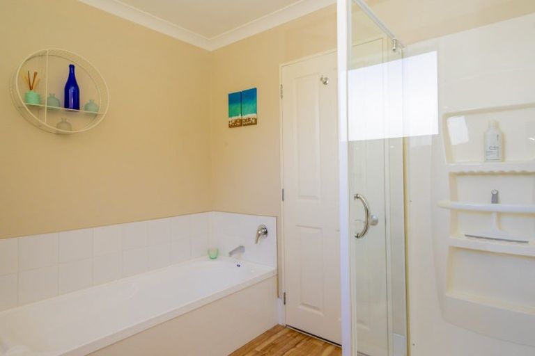 Photo of property in 11 Mcdonnell Road, Arrowtown, 9302