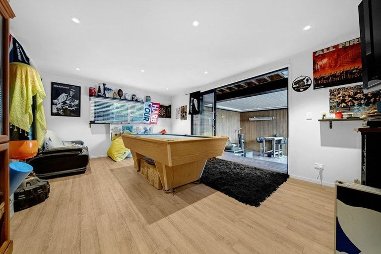 Photo of property in 8 Aberdeen Road, Campbells Bay, Auckland, 0620