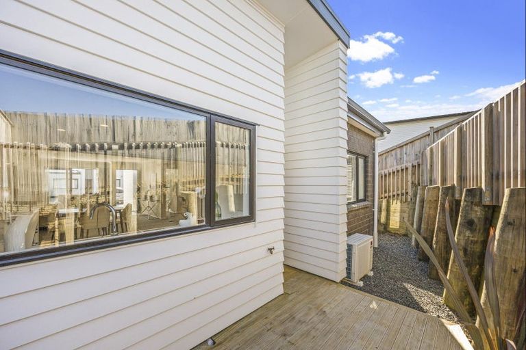 Photo of property in 27a Poruru Close, Papakura, 2110