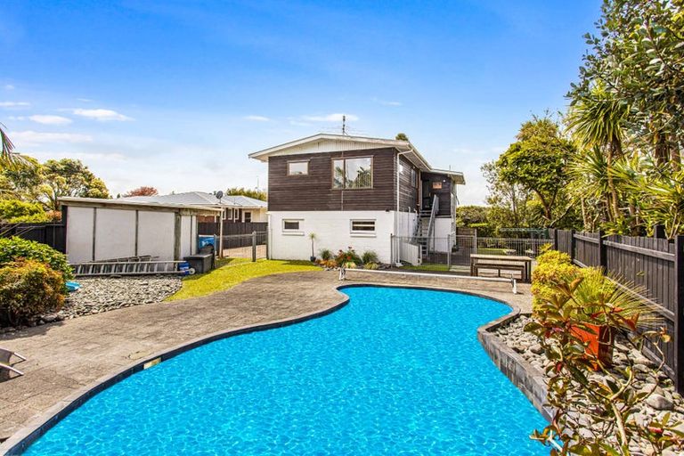 Photo of property in 31 Rewarewa Road, Te Atatu Peninsula, Auckland, 0610