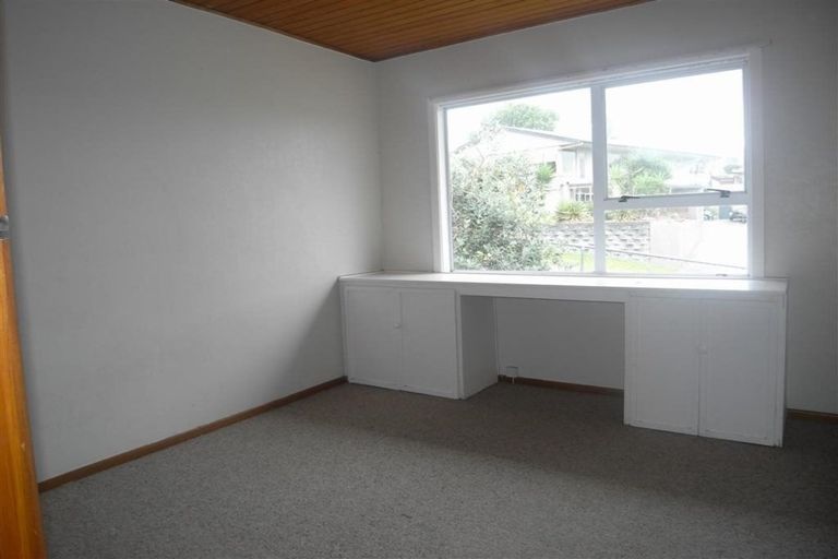 Photo of property in 2 Fairlea Road, Te Atatu South, Auckland, 0610
