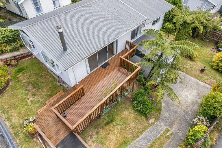 Photo of property in 6 Eastview Grove, Normandale, Lower Hutt, 5010