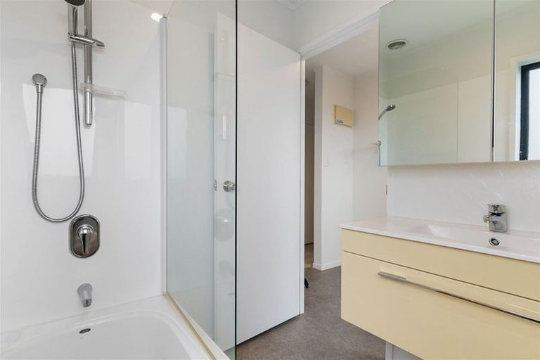 Photo of property in 1/13 Remus Place, Totara Vale, Auckland, 0629