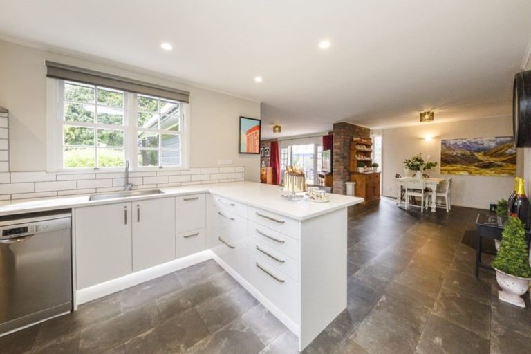 Photo of property in 273 Parewanui Road, Bulls, 4894