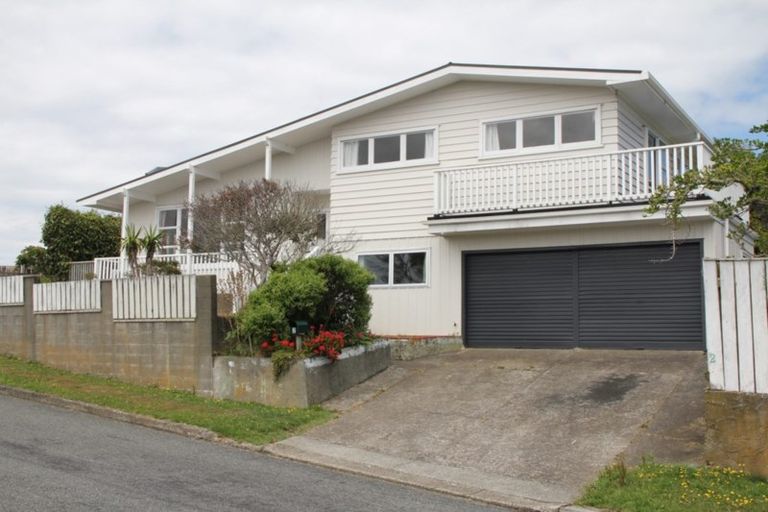 Photo of property in 2 Archbold Street, Newlands, Wellington, 6037