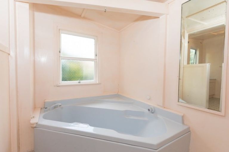 Photo of property in 30 Mill Road, Clive, 4102