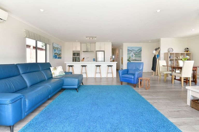 Photo of property in 1333 Whangaparaoa Road, Army Bay, Whangaparaoa, 0930
