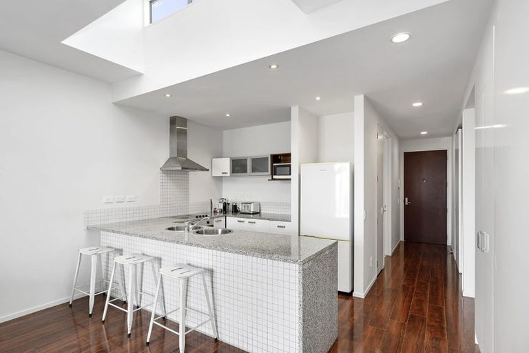 Photo of property in Zenith Apartments, 402/10 Fox Street, Parnell, Auckland, 1052