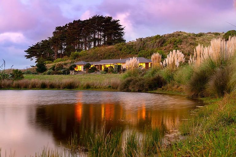 Photo of property in 97 Raukawa Road, Peka Peka, Waikanae, 5391