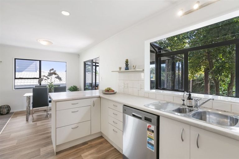 Photo of property in 98 Caribbean Drive, Unsworth Heights, Auckland, 0632