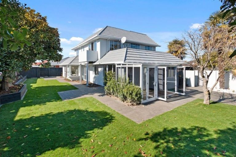 Photo of property in 22 Beauford Place, Parklands, Christchurch, 8083