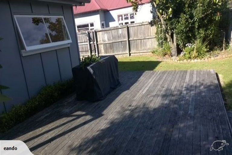 Photo of property in 19 Woodville Street, Edgeware, Christchurch, 8013