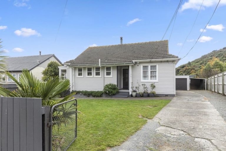 Photo of property in 76 Wilkie Crescent, Naenae, Lower Hutt, 5011