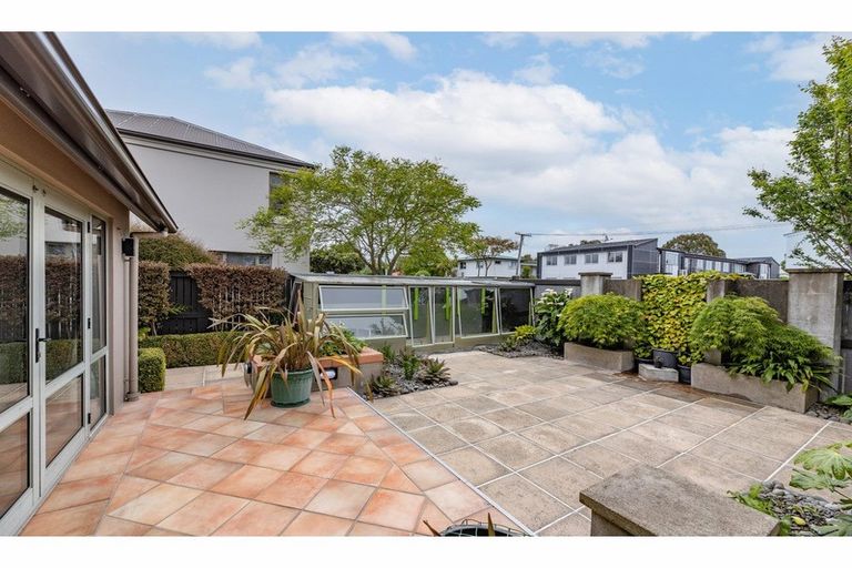 Photo of property in 28 Brockworth Place, Riccarton, Christchurch, 8011