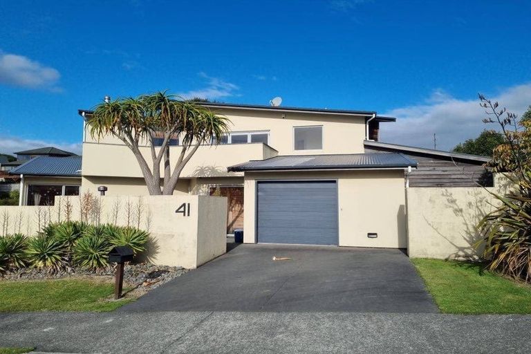Photo of property in 41 Navigation Drive, Whitby, Porirua, 5024