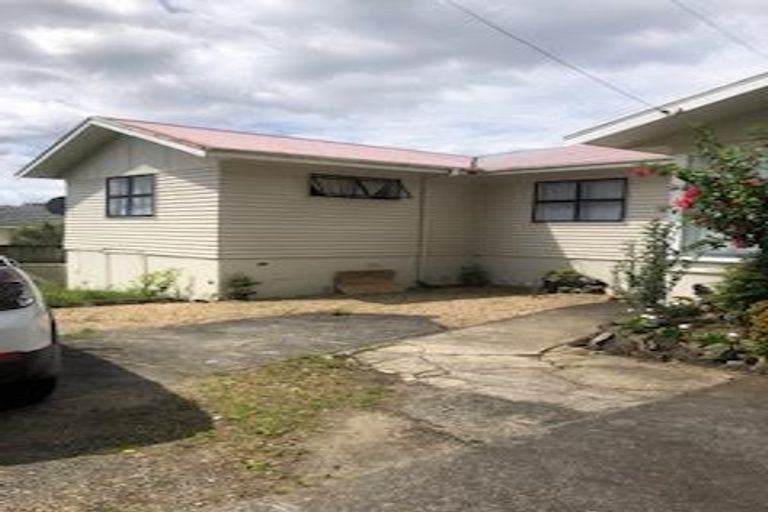 Photo of property in 73 Tramway Road, Beach Haven, Auckland, 0626