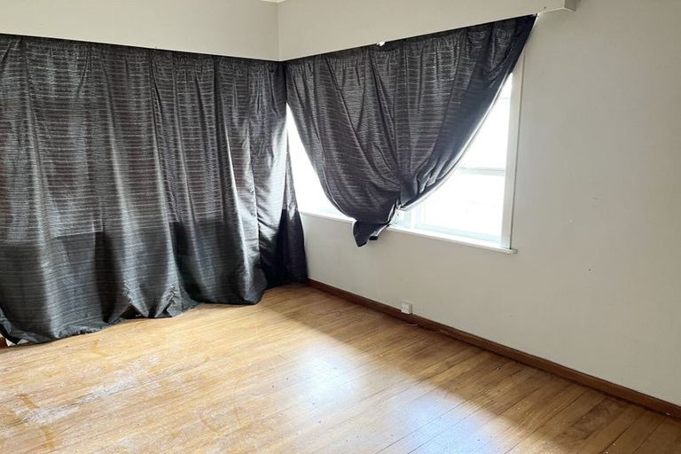 Photo of property in 3179 Great North Road, New Lynn, Auckland, 0600