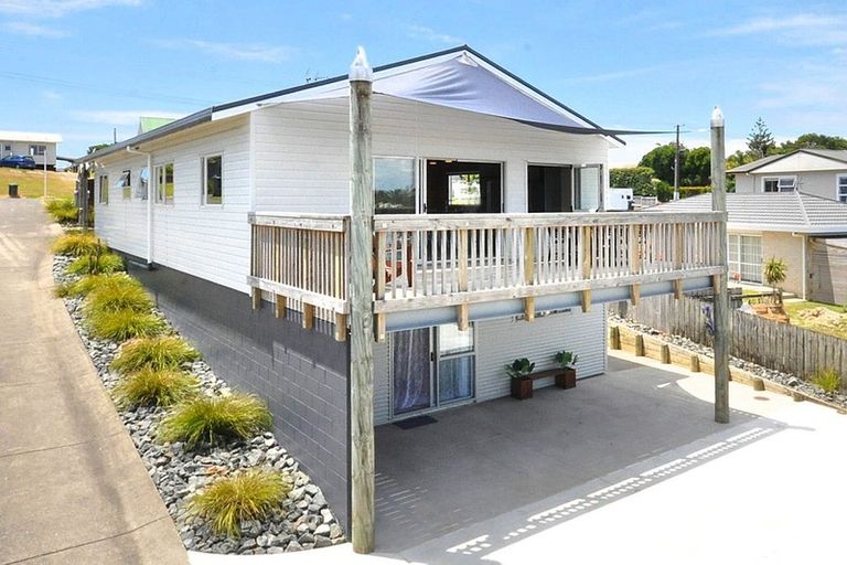 Photo of property in 37 Shakespear Road, Army Bay, Whangaparaoa, 0930