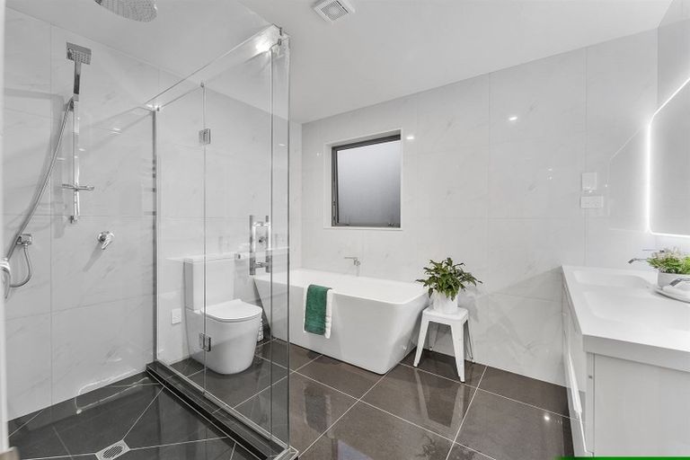 Photo of property in 17 Winscombe Street, Belmont, Auckland, 0622