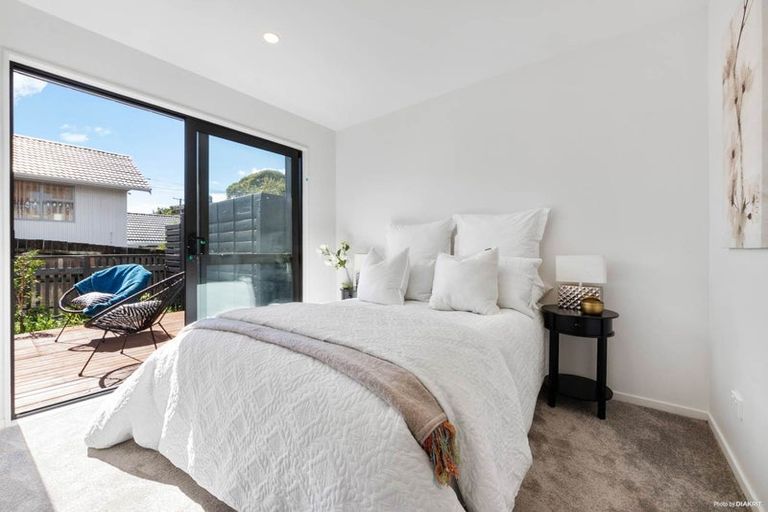 Photo of property in 3/26 Buscomb Avenue, Henderson, Auckland, 0610