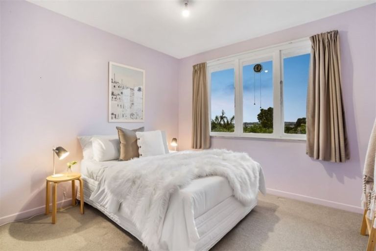 Photo of property in 1/23 Sunnynook Road, Forrest Hill, Auckland, 0620