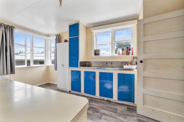 Photo of property in 2 Dixon Avenue, Hawera, 4610