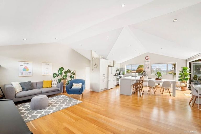 Photo of property in 2/293 Albany Highway, Rosedale, Auckland, 0632