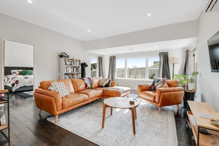 Photo of property in 16 St James Avenue, Helensville, 0800