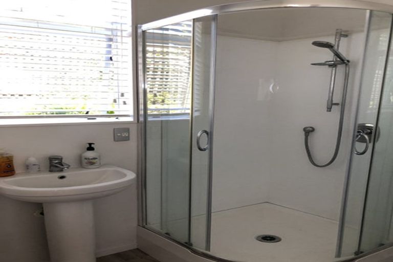 Photo of property in 24 Pacific Parade, Army Bay, Whangaparaoa, 0930