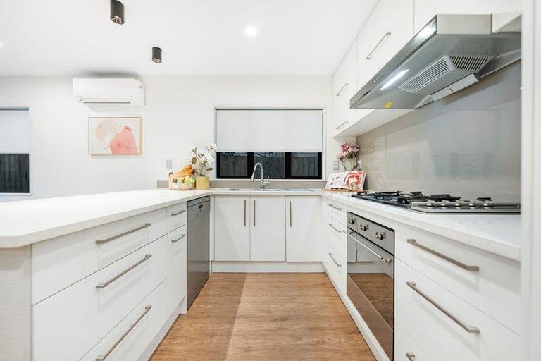 Photo of property in 2 Greville Road, Pinehill, Auckland, 0630