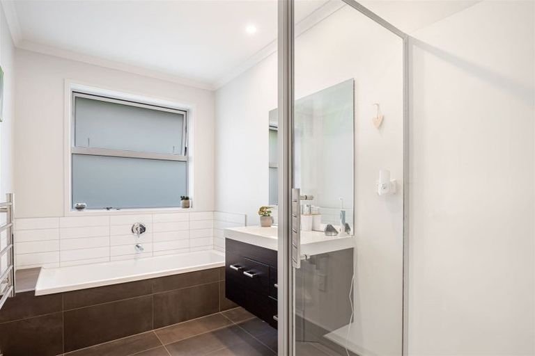 Photo of property in 20 Eric Farley Drive, Kumeu, 0810