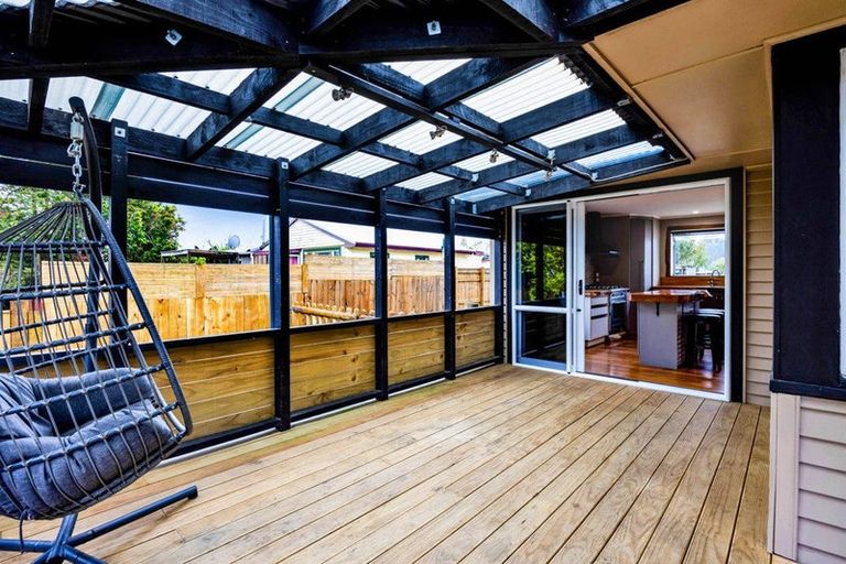 Photo of property in 43 Maire Street, Inglewood, 4330