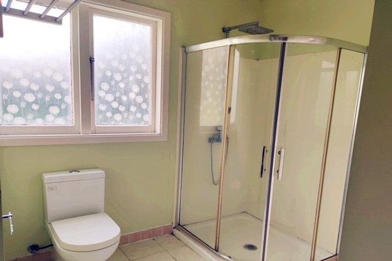 Photo of property in 2/5 Forrest Road, Milford, Auckland, 0620