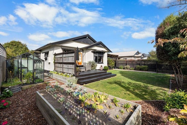 Photo of property in 102 Somerfield Street, Somerfield, Christchurch, 8024