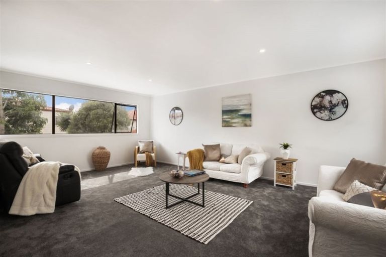 Photo of property in 8 Crompton Road, Massey, Auckland, 0614
