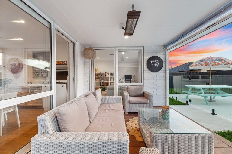 Photo of property in 2 Glenvale Place, Pyes Pa, Tauranga, 3112