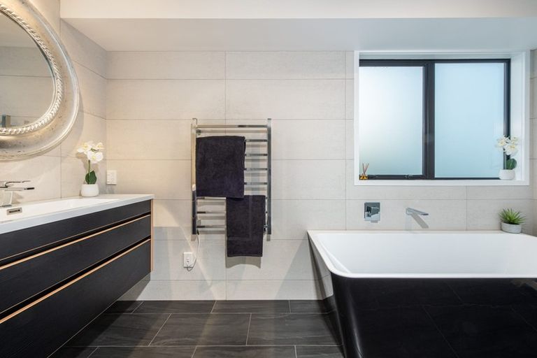 Photo of property in 36 Knights Road, Rothesay Bay, Auckland, 0630