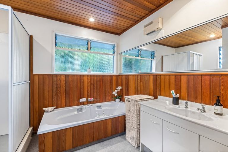 Photo of property in 278 Whangaparaoa Road, Red Beach, 0932