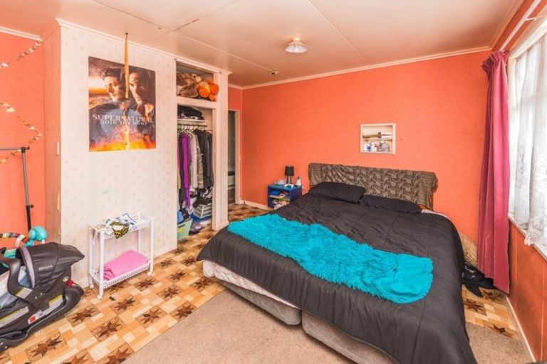 Photo of property in 70 Manuka Street, Castlecliff, Whanganui, 4501