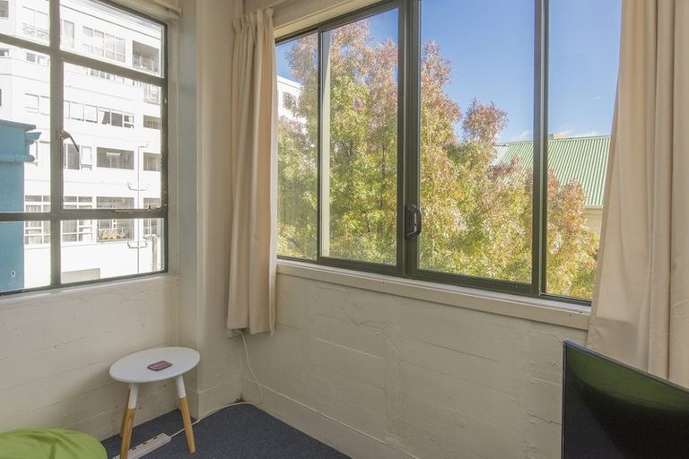 Photo of property in Endeavour Apartments, 20/125 Thorndon Quay, Pipitea, Wellington, 6011