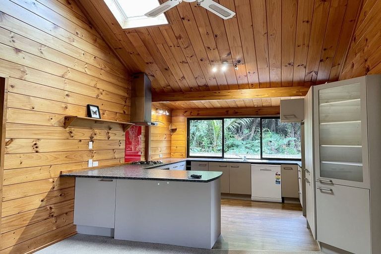 Photo of property in 25 Emlyn Place, Torbay, Auckland, 0630