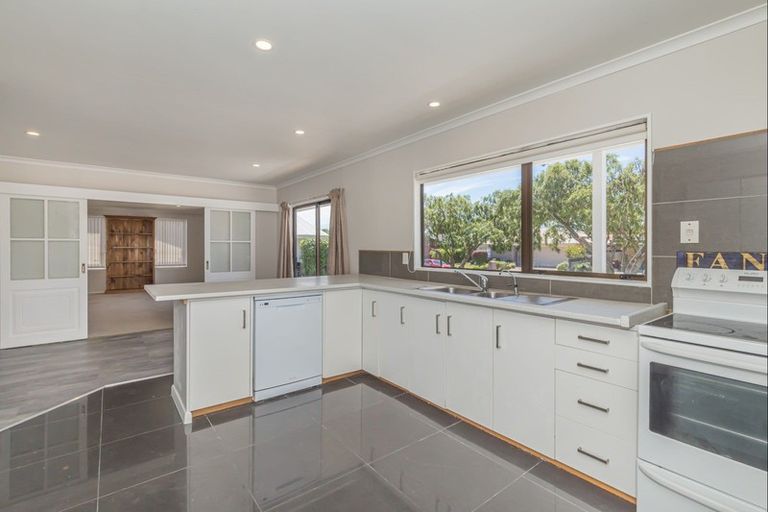 Photo of property in 8 Homewood Avenue, Levin, 5510