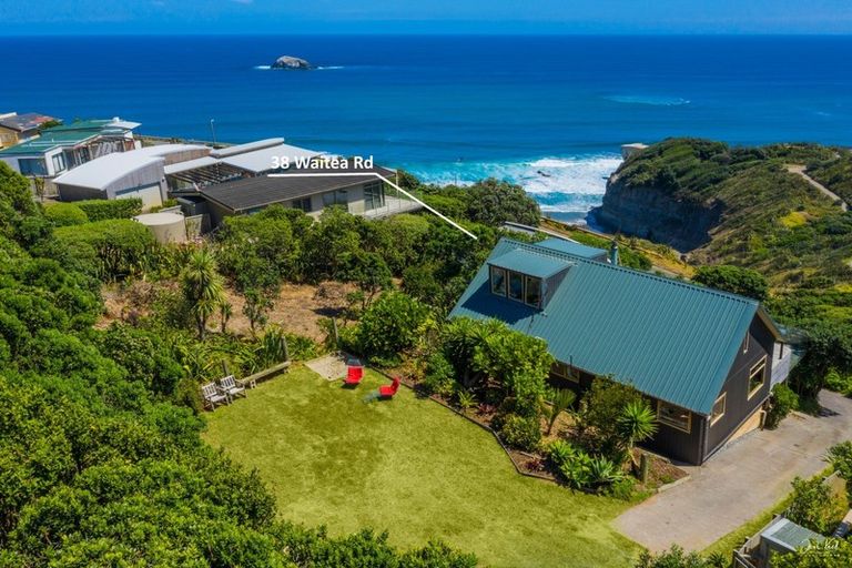 Photo of property in 38 Waitea Road, Muriwai, Waimauku, 0881