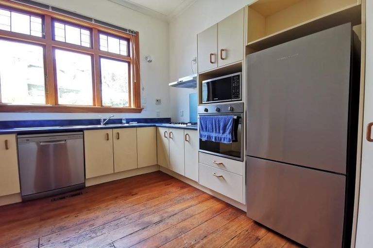 Photo of property in 26 Grove Road, Kelburn, Wellington, 6012