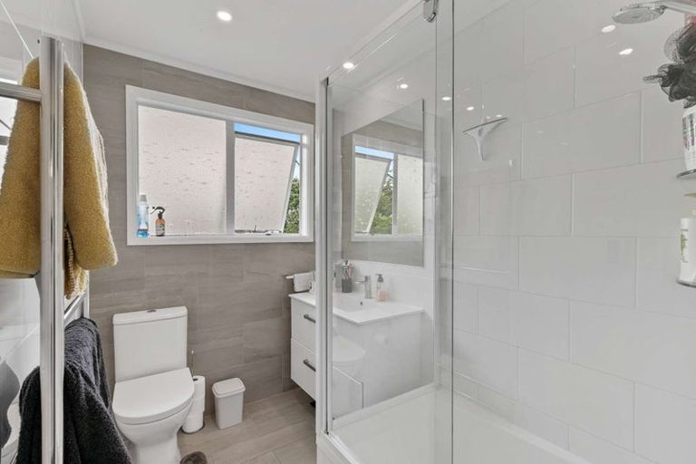 Photo of property in 15 Rosario Crescent, Red Beach, 0932