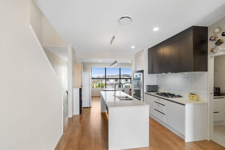 Photo of property in 11 Sunnyheights Road, Orewa, 0931