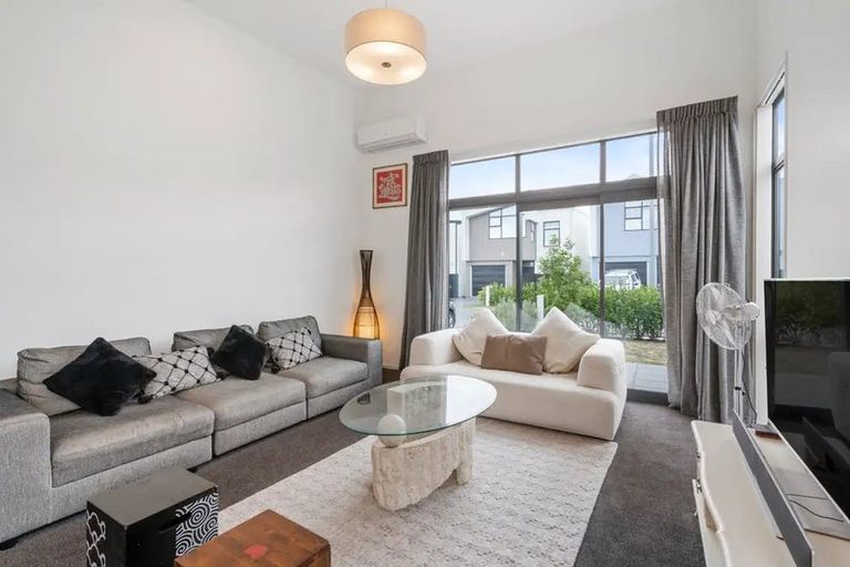 Photo of property in 12 Liberation Road, Papakura, 2110