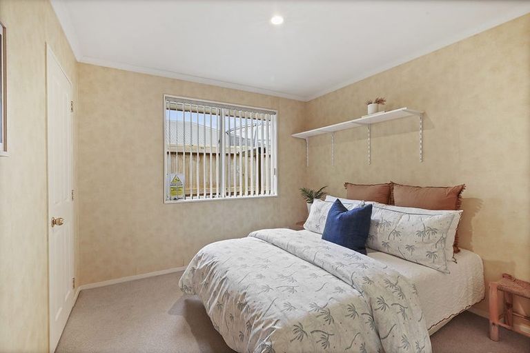 Photo of property in 1 Kirk Close, Rototuna, Hamilton, 3210