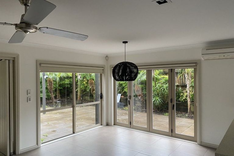 Photo of property in 58 English Oak Drive, Schnapper Rock, Auckland, 0632
